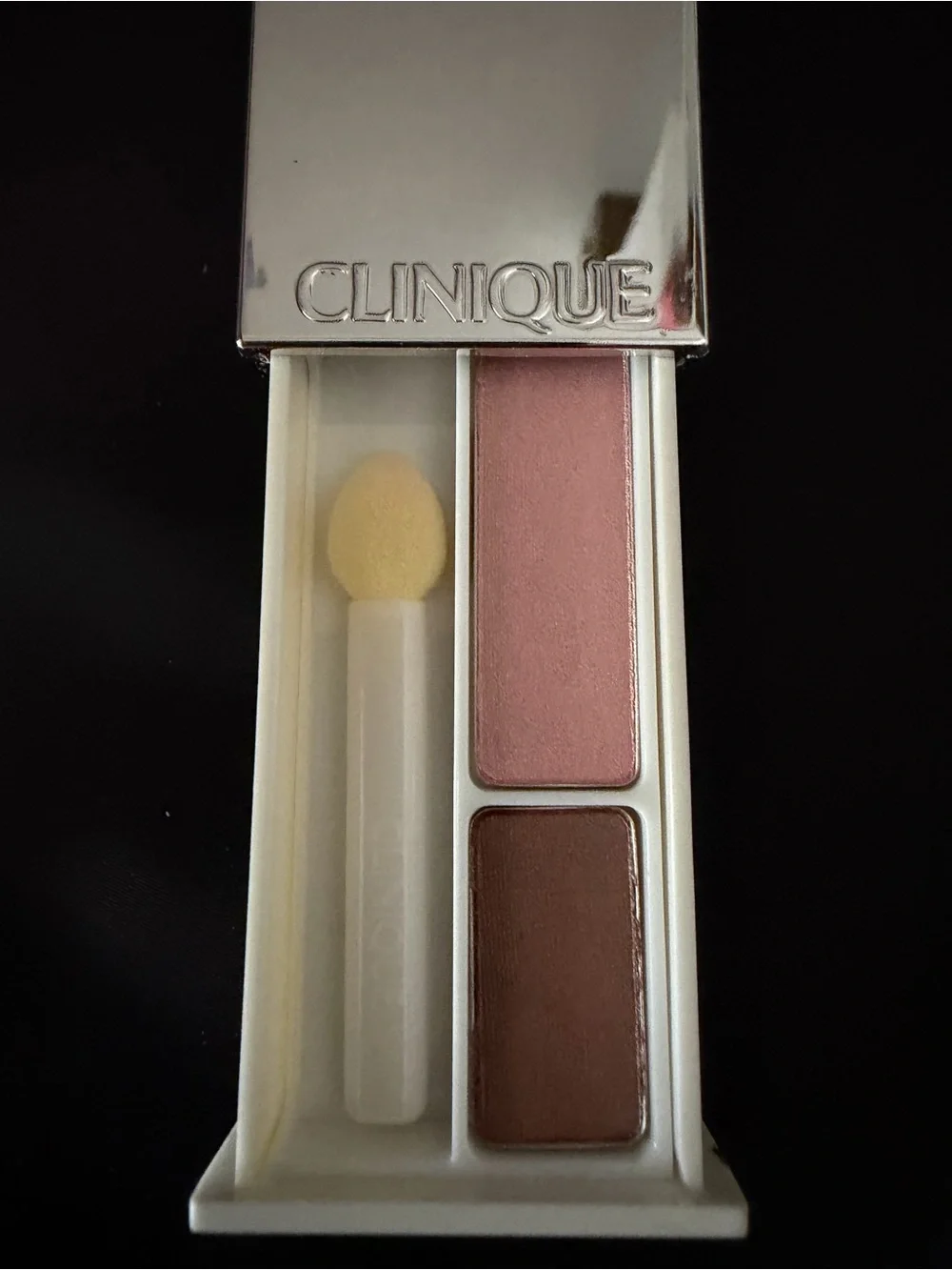 Clinique sleek compact